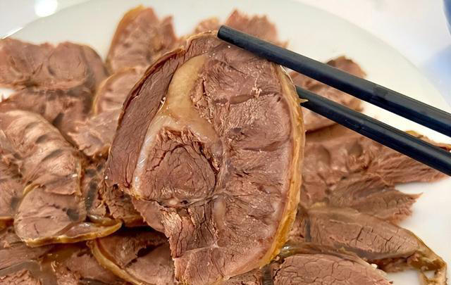 卤牛肉，切忌不要放太多料，只需这几个调料，牛肉软烂入味还不腥